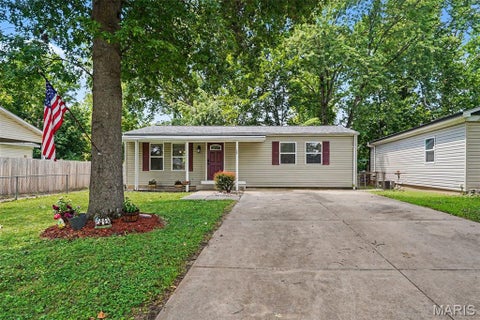 Photo of 120 Cedar Ridge Drive, Pacific, MO 63069 (MLS # 26046236)