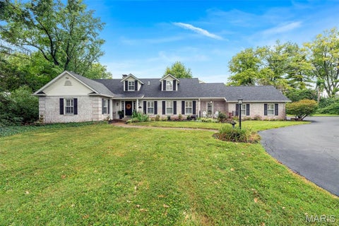 Photo of 14 Long Meadows Lane, Town and Country, MO 63131 (MLS # 26058700)