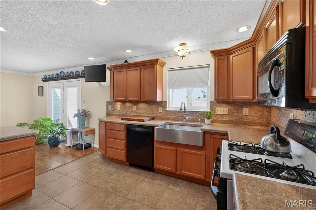 Coach Light Village 4 - Residential