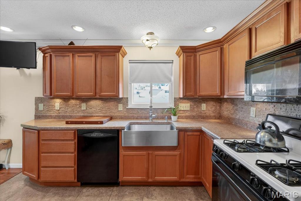 Coach Light Village 4 - Residential