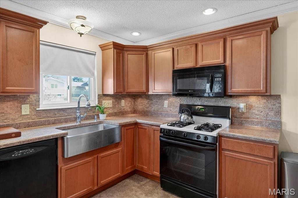 Coach Light Village 4 - Residential