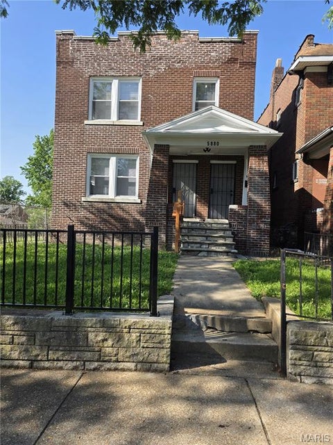 Photo of 5880 Kennerly Avenue #A, St Louis, MO 63112 (MLS # 26058639)