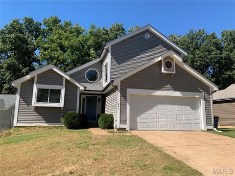 Photo of 837 Ginger Wood Court, Ballwin, MO 63021 (MLS # 26063987)