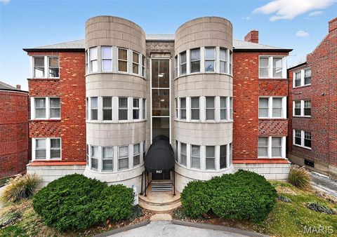 Photo of 907 S Hanley Road #5, Clayton, MO 63105 (MLS # 25077252)