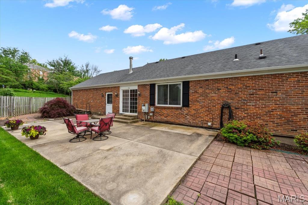 Ballwin, Missouri 63011, United States, 4 Bedrooms Bedrooms, ,3 BathroomsBathrooms,Residential,Pending,128666
