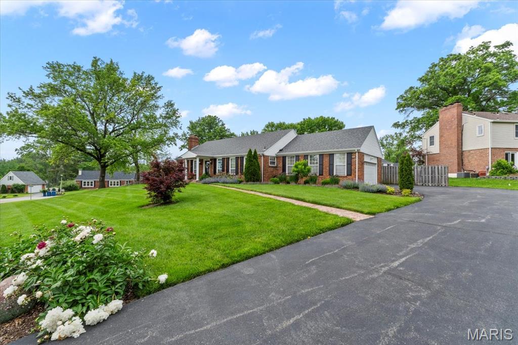 Ballwin, Missouri 63011, United States, 4 Bedrooms Bedrooms, ,3 BathroomsBathrooms,Residential,Pending,128666