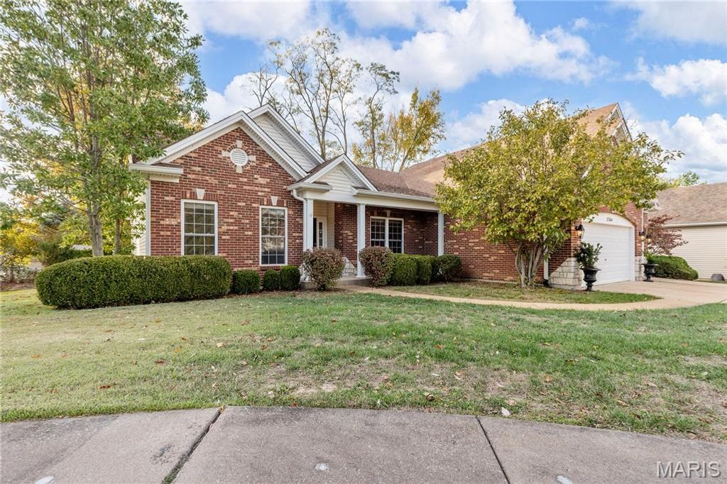 Photo of 2364 The Courts Drive, Chesterfield, MO 63017 (MLS # 25073385)