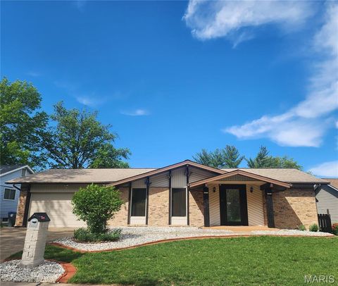 Photo of 30 Gateswood Drive, St Peters, MO 63376 (MLS # 26023775)