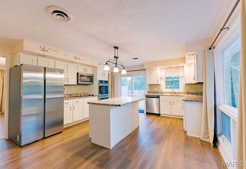 414 Hillcrest Drive Sullivan MO 63080