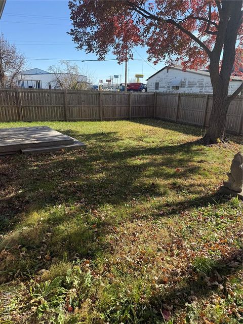 Tiny photo for 119 E Bibb Drive, Bowling Green, MO 63334 (MLS # 25066315)