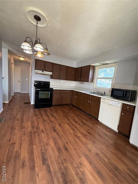 Tiny photo for 119 E Bibb Drive, Bowling Green, MO 63334 (MLS # 25066315)