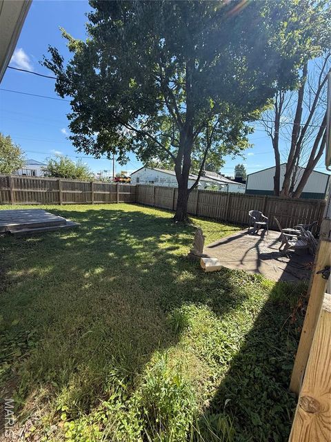 Tiny photo for 119 E Bibb Drive, Bowling Green, MO 63334 (MLS # 25066315)