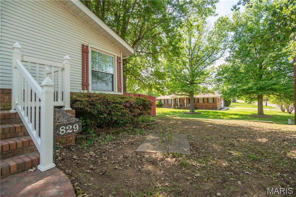 Photo of 829 Whitman Street, Dexter, MO 63841 (MLS # 26024568)