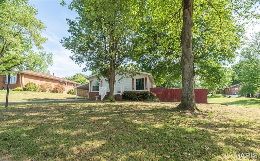 Photo of 829 Whitman Street, Dexter, MO 63841 (MLS # 26024568)