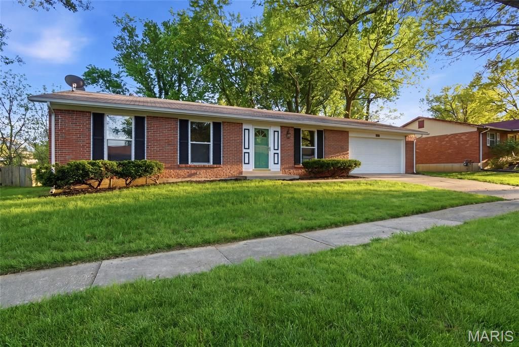 Photo of 2330 Rockymont Drive, St Louis, MO 63136 (MLS # 26024349)