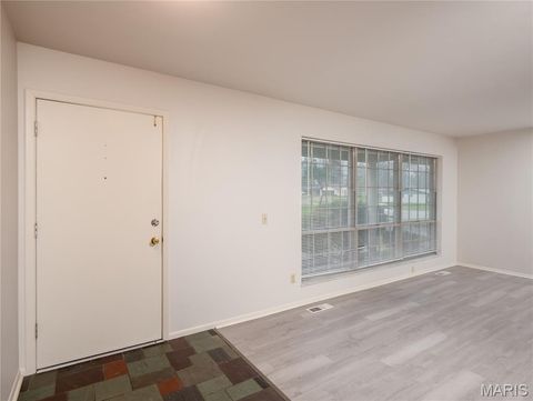 Tiny photo for 10636 Roanna Lane, St Louis, MO 63128 (MLS # 26018802)