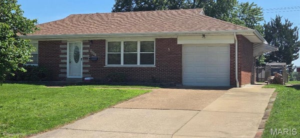 8446 HAMPSTEAD DR, SAINT LOUIS, MO 63123 - Image 0ecd3255afa72e734b802d834dfd3bf6/1268923404