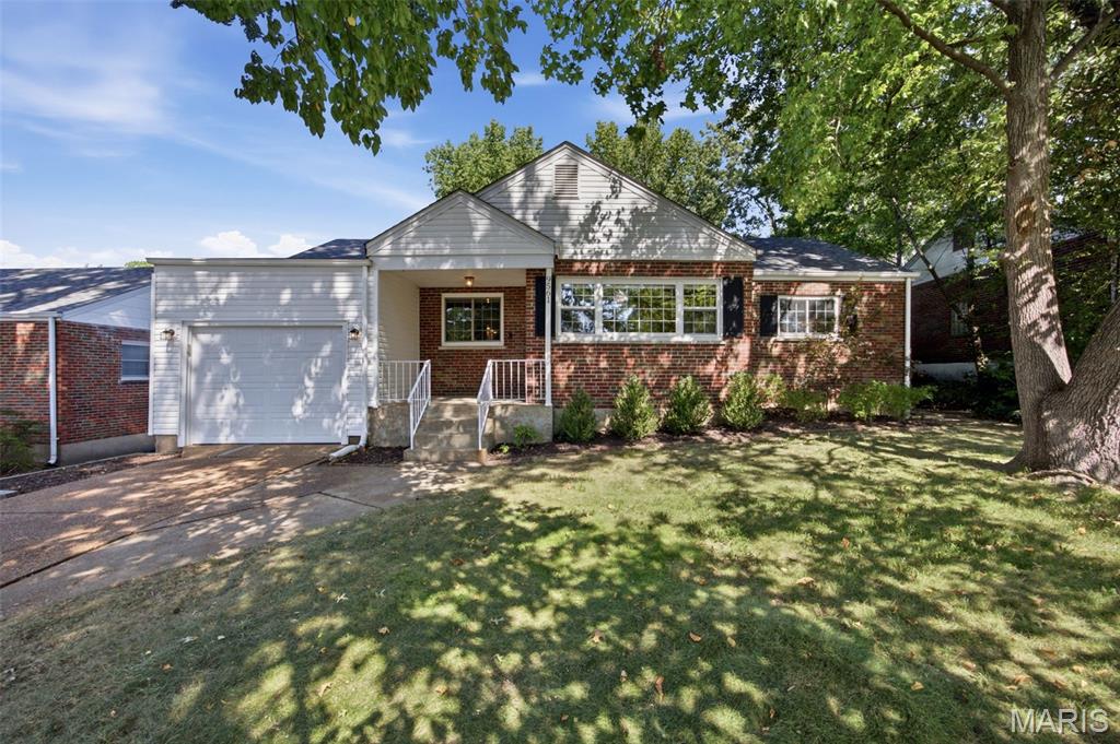 Photo of 9561 Lodge Pole Lane, St Louis, MO 63126 (MLS # 26055960)