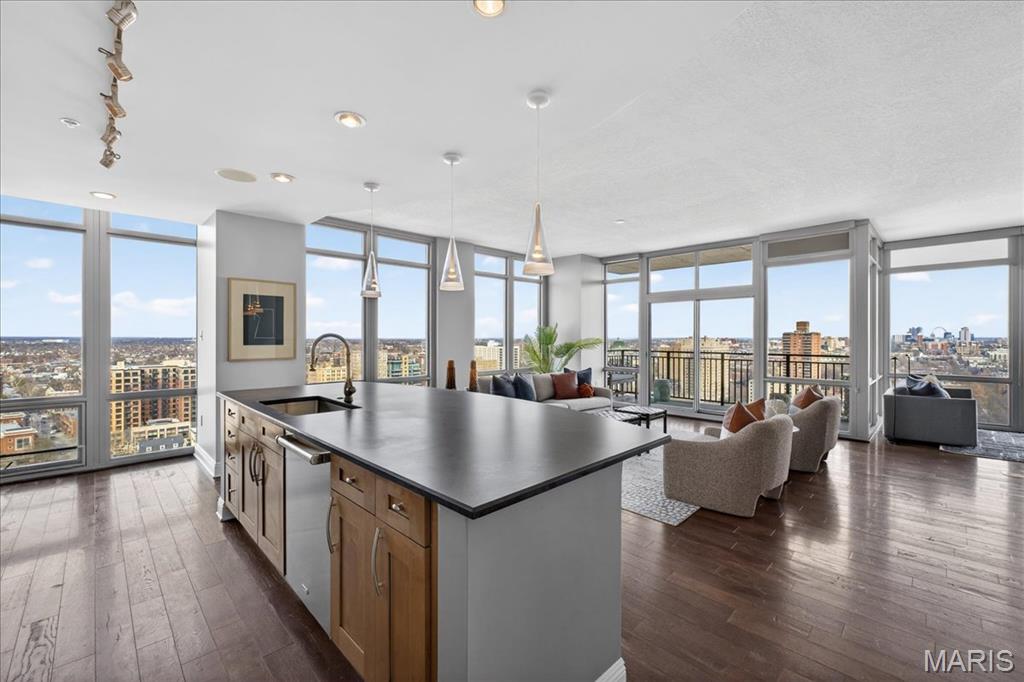 Park East Tower - Residential