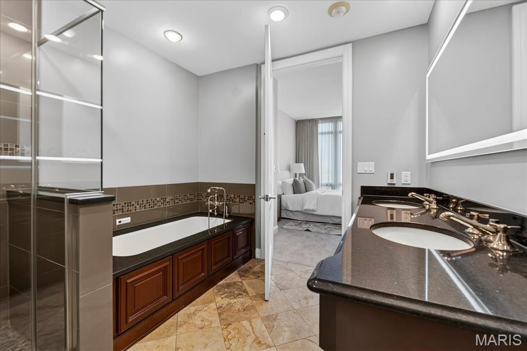 Park East Tower - Residential