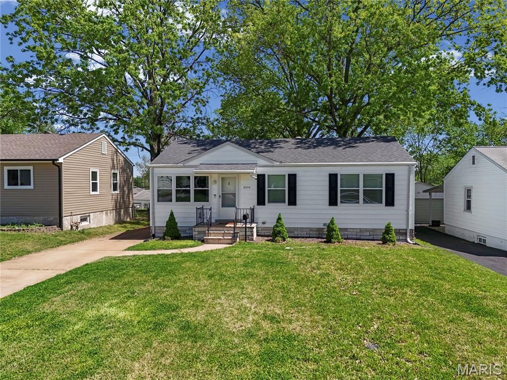 Photo of 9524 Starboard Drive, St Louis, MO 63123 (MLS # 26005973)