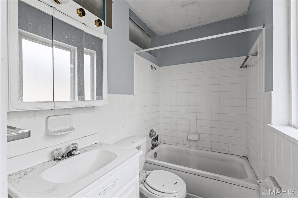 Hathaway Manor 16 - Residential