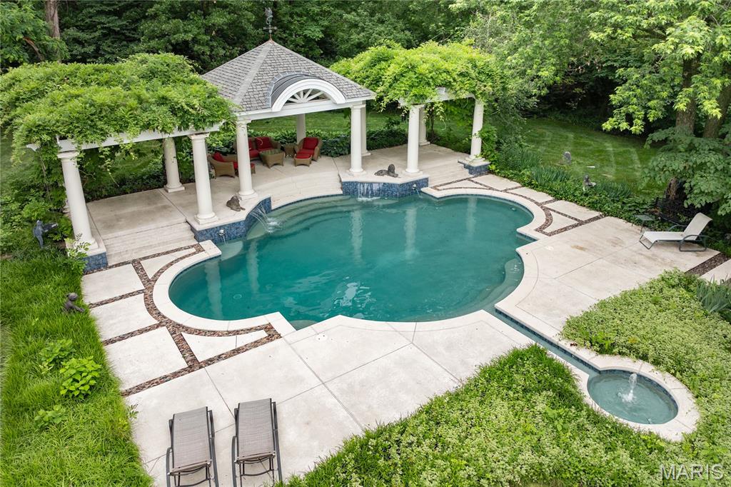 135 Ballas Court