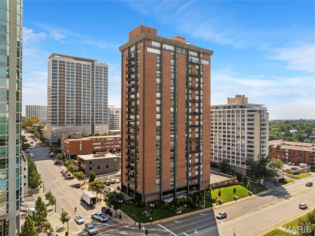 Photo of 200 S Brentwood Boulevard #6F, St Louis, MO 63105 (MLS # 26056875)