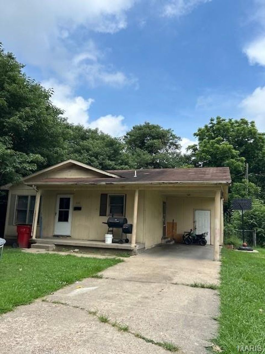 If you are looking for an investment property or a home that requires some TLC, this home is ready for your renovations.  Priced to sell quickly, schedule your viewing today!