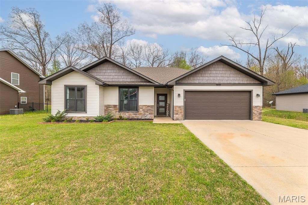 Photo of 5931 Melissa Lane, Poplar Bluff, MO 63901 (MLS # 26020239)
