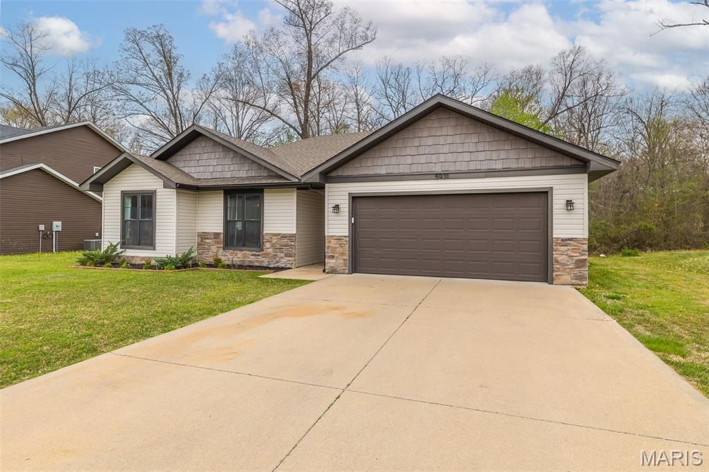 Photo of 5931 Melissa Lane, Poplar Bluff, MO 63901 (MLS # 26020239)