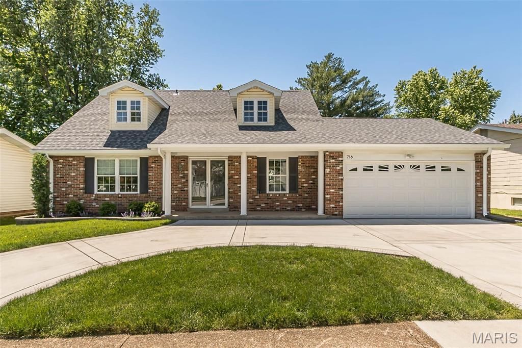 Photo of 716 Reinke Road, Ballwin, MO 63021 (MLS # 26029589)