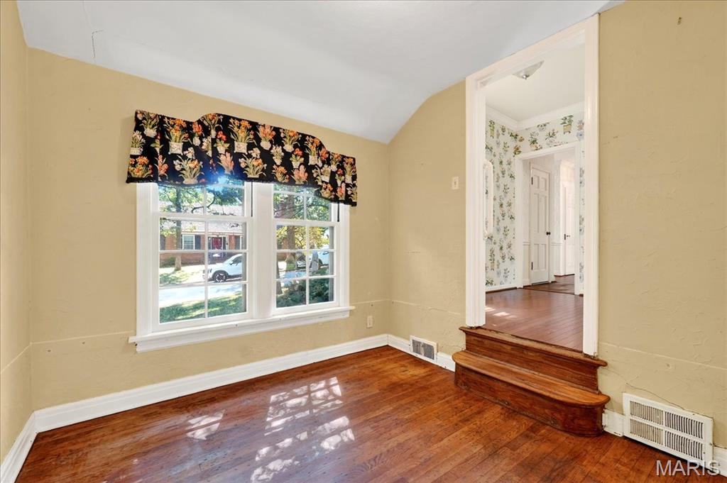 Warson Woods, Missouri 63122, United States, 4 Bedrooms Bedrooms, ,3 BathroomsBathrooms,Residential,Pending,211795