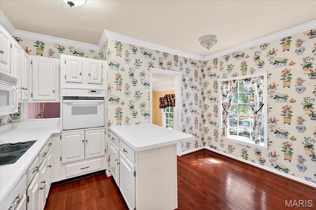 Warson Woods, Missouri 63122, United States, 4 Bedrooms Bedrooms, ,3 BathroomsBathrooms,Residential,Pending,211795