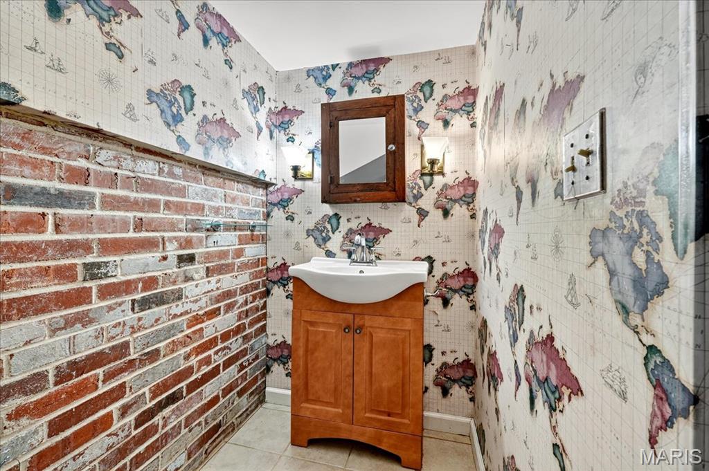 Warson Woods, Missouri 63122, United States, 4 Bedrooms Bedrooms, ,3 BathroomsBathrooms,Residential,Pending,211795