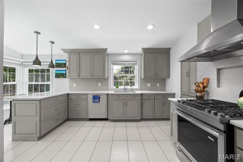 Tiny photo for 2 Middlebrook Lane, Creve Coeur, MO 63141 (MLS # 26049215)