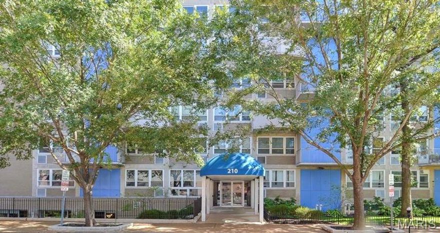 Urban living in the heart of downtown at 210 N. 17th St. This stylish condo offers a low-maintenance lifestyle ideal for buyers seeking a convenient city home. The stylish 1 Bedroom, 1 Bathroom Unit is on the 4th floor with ample storage area in the hallway.  Located steps from dining, entertainment, and major employers in St. Louis, the building places you in the center of the action.

Residents enjoy a full suite of amenities including a patio area, fitness center, resident lounge/community space, secure controlled entry, package receiving, bike storage, and on-site parking options. The building is pet-friendly and designed for easy downtown living.

Perfect for buyers looking for a lock-and-leave city residence in one of downtown’s most convenient locations.