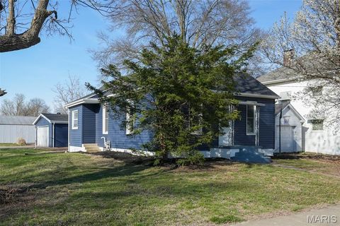 Photo of 601 Walnut Street, Alhambra, IL 62001 (MLS # 26017001)