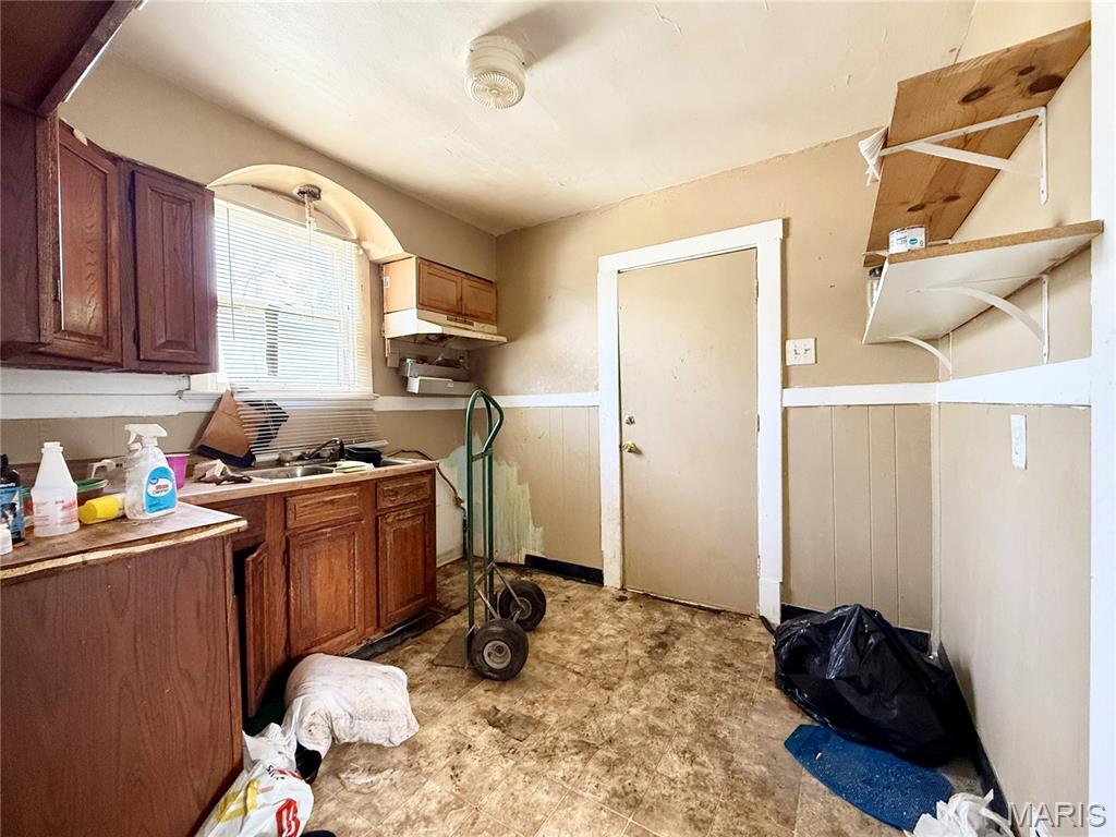 West Walnut Manor - Residential