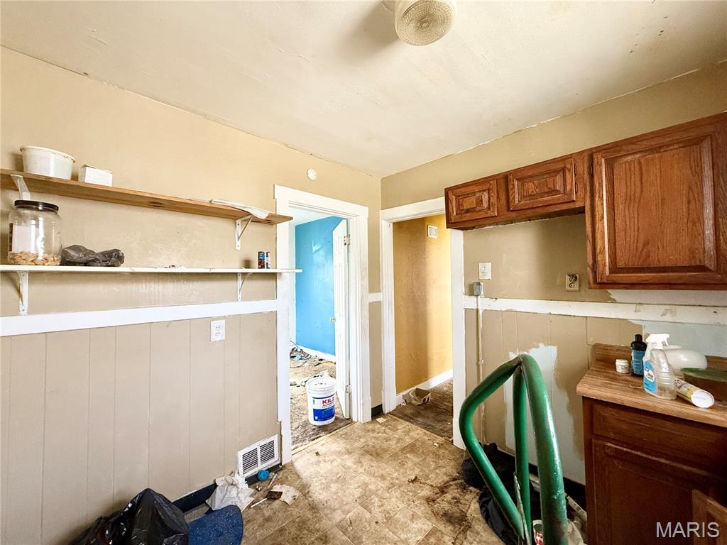 West Walnut Manor - Residential