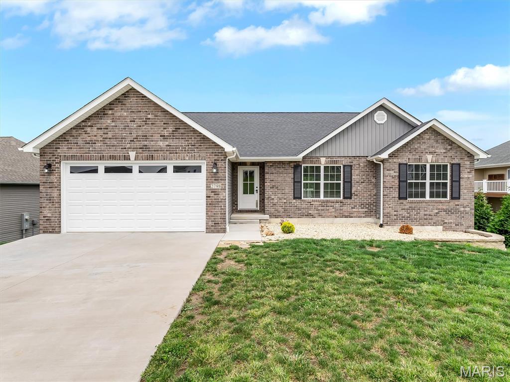2798 Moon Crest Court