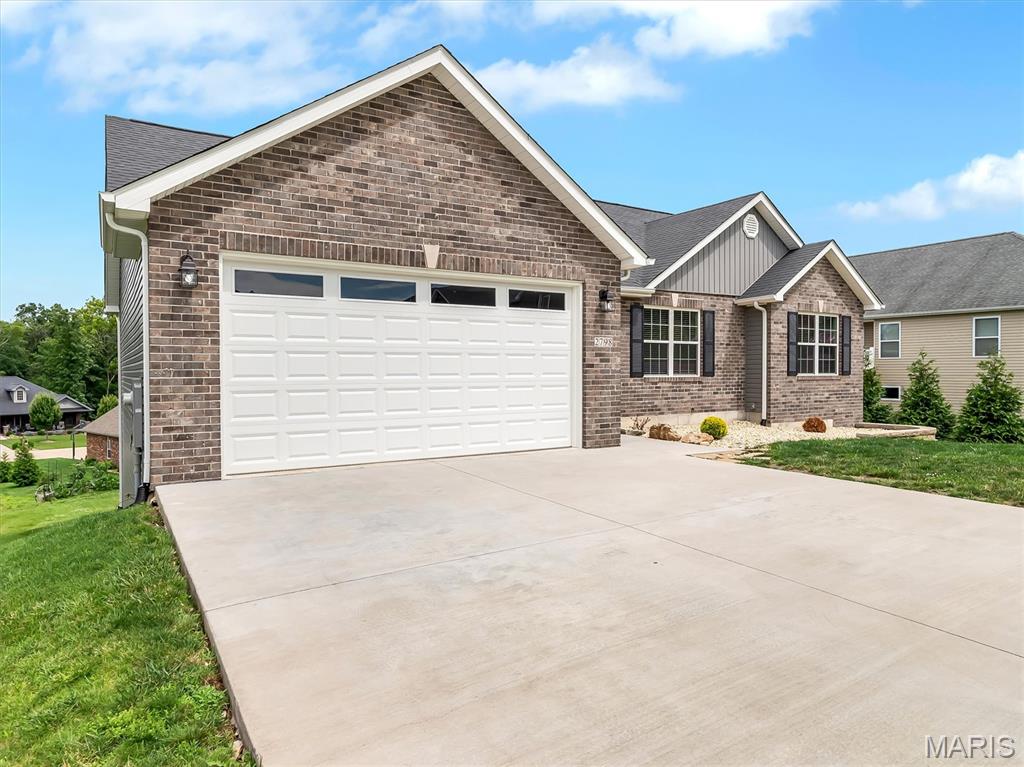 2798 Moon Crest Court