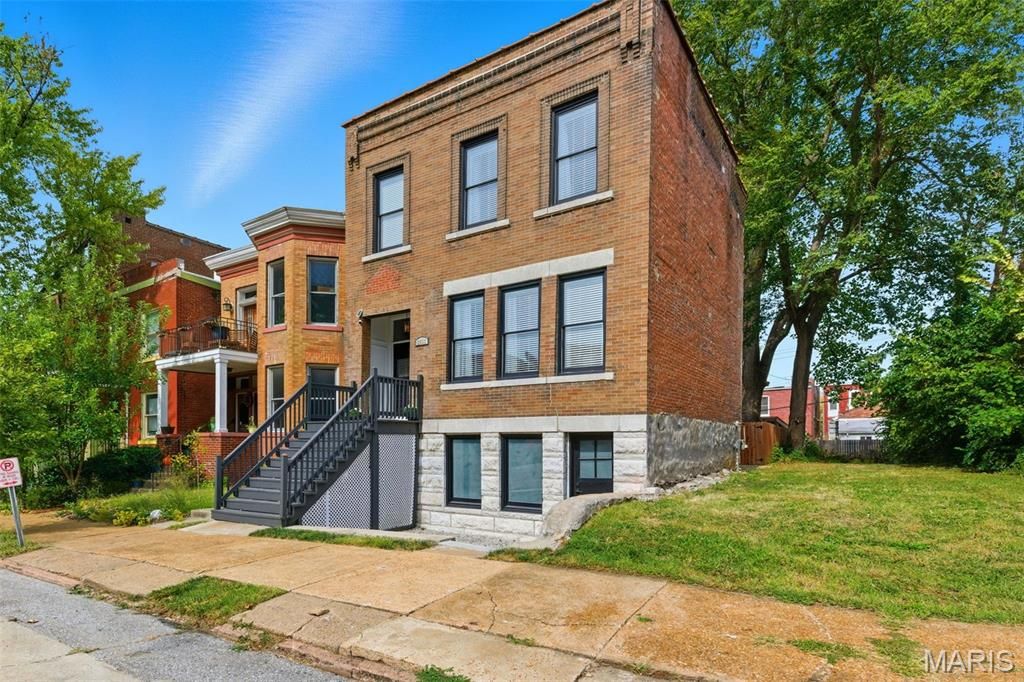 Photo of 2633 Allen Avenue, St Louis, MO 63104 (MLS # 25072962)