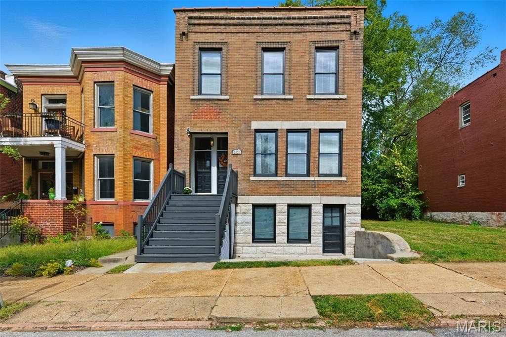 Photo of 2633 Allen Avenue, St Louis, MO 63104 (MLS # 25072962)