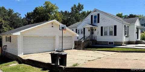 Tiny photo for 407 N High Street, Bowling Green, MO 63334 (MLS # 25060252)