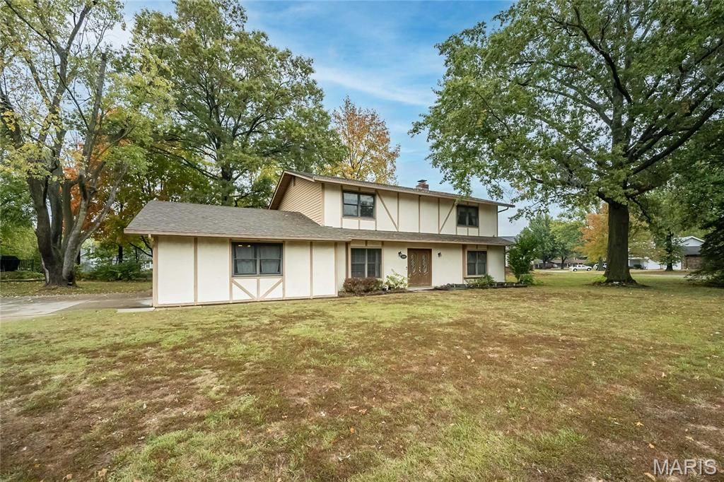 Photo of 1100 Seine Drive, Lake Saint Louis, MO 63367 (MLS # 25069980)