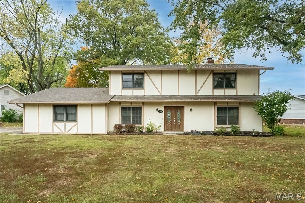 Photo of 1100 Seine Drive, Lake Saint Louis, MO 63367 (MLS # 25069980)