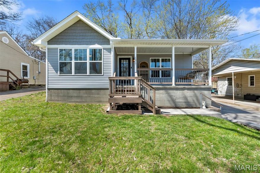 Schedule your private showing to see this beautifully updated 2 bed 1 bath bungalow in the heart of Cape Girardeau. Some of the updates
include: windows, roof, furnace/AC, electrical panel, siding and deck all under 5 years old. The full, unfinished, walk-out basement offers
ample storage and space for laundry and hobbies. Original hardwood floors cover the bedroom and living area. The back deck and full fenced
backyard are ready for outdoor entertainment. The chicken coop will go with the seller but the green house can stay. The supplemental
materials contain a full list of updates. Choice Home Warranty available (through February 2027). Contact your trusted REALTOR today!