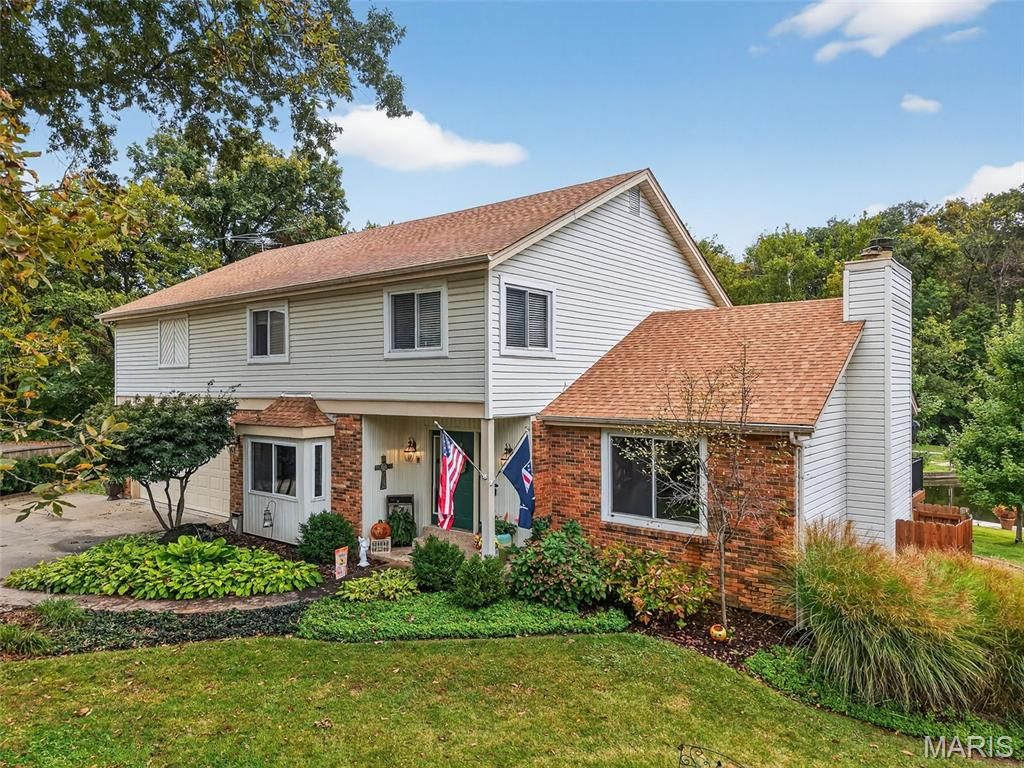 Photo of 617 Lakeview Road, Lake Saint Louis, MO 63367 (MLS # 25079502)