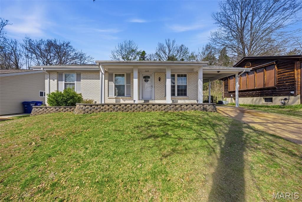 Photo of 729 Vanderville Drive, Fenton, MO 63026 (MLS # 26015535)